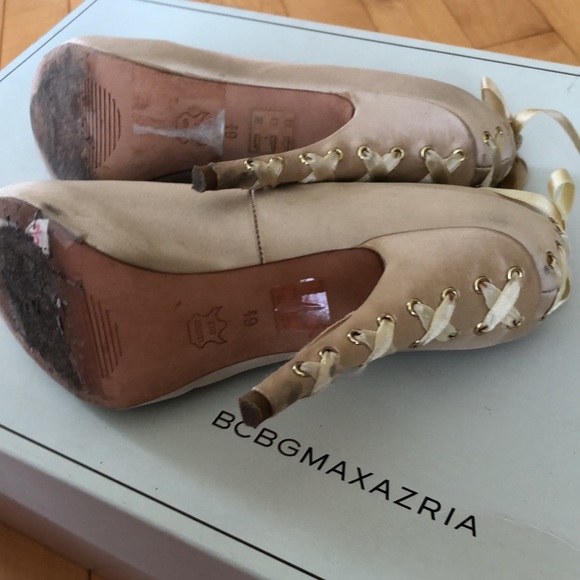 BCBGMAXAZRIA Peeptoe Pumps - Picture 4 of 5